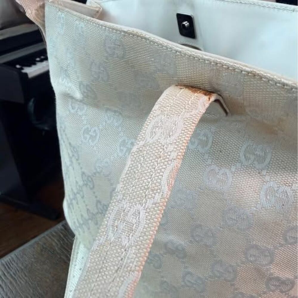 💗 Authentic Beige and Cream Gucci Monogram GG Canvas leather tote with pockets - Picture 10 of 10